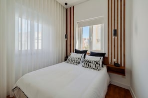 Travel cot, WiFi, bed sheets