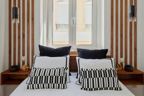 Lit parapluie, Wi-Fi, draps fournis