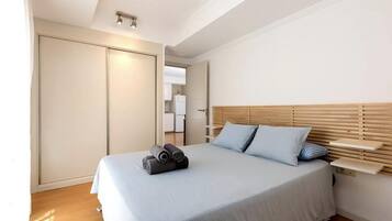 1 slaapkamer, een strijkplank/strijkijzer, reisbedje, gratis wifi