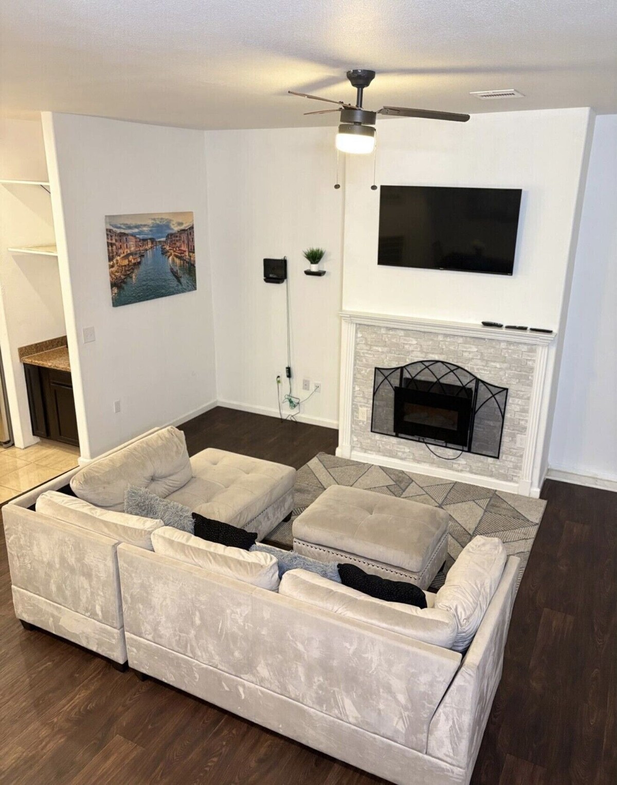 Photo 4 of CHARMING HOME MINS TO HOSPITAL, UOFH, ASTROS, ROCKETS, AIRPORT