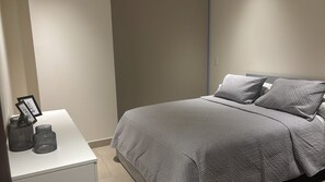 3 makuuhuonetta, silitysrauta/-lauta, vauvan matkasänky, Wi-Fi