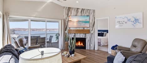Smart TV, fireplace