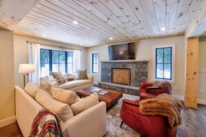 Smart TV, fireplace, ping pong