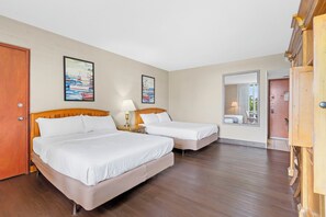 1 bedroom, desk, iron/ironing board, free WiFi - Rock Lane Waterfront Suite, Tiki Bar, Swim Up Bar, Boat Rentals (Branson)