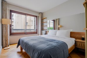 3 chambres, fer et planche à repasser, Wi-Fi, draps fournis