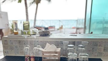 Comfort Loft, Ocean View | Dapur peribadi | Pembancuh kopi/teh, cerek elektrik, meja makan