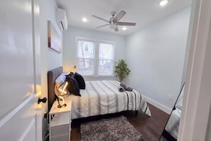 2 chambres, fer et planche à repasser, Wi-Fi, draps fournis