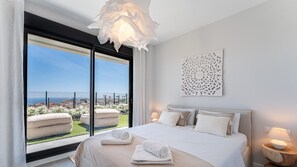 3 dormitorios, tabla de planchar con plancha, wifi gratis y ropa de cama