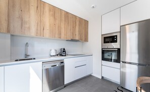 Réfrigérateur, micro-ondes, four, lave-vaisselle