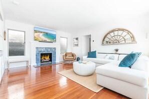 Televisie en een open haard