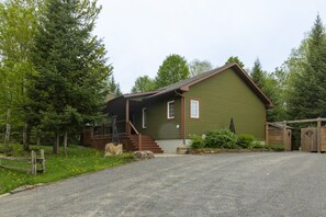 Exterior - Hot tub • Kid Gym • Ski • Fireplace (Les Laurentides Regional County Municipality)