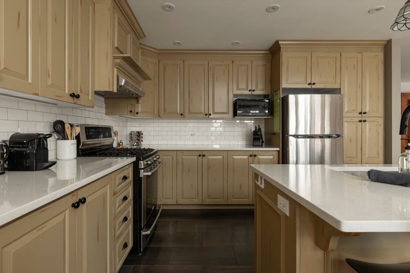 Refrigerador, microondas, horno y parrilla de estufa 