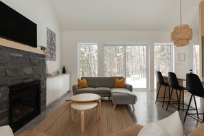 TV, fireplace, stereo