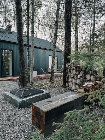 Woodland Cocoon | Fireplace • 15min Tremblant