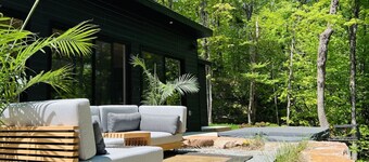 Forest Refuge |  Fire • HotTub • Tremblant 15 min