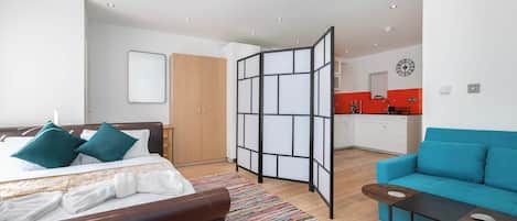 Iron/ironing board, travel cot, WiFi, bed sheets