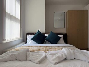 Iron/ironing board, travel cot, WiFi, bed sheets