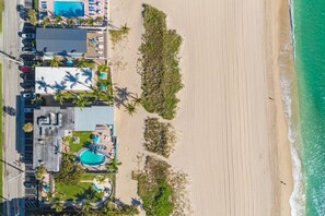 Exterior - Poolfront + Beachfront Bliss! (Lauderdale-by-the-Sea)