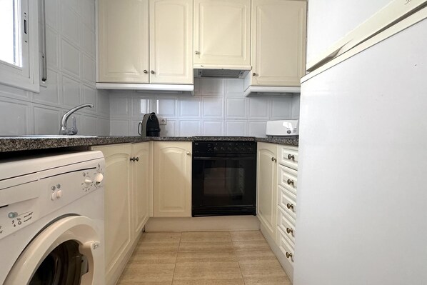 Fridge, microwave, oven, coffee/tea maker