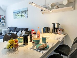 Dining - Nice apartment for 2 people with WIFI, TV and balcony (Greifswald)