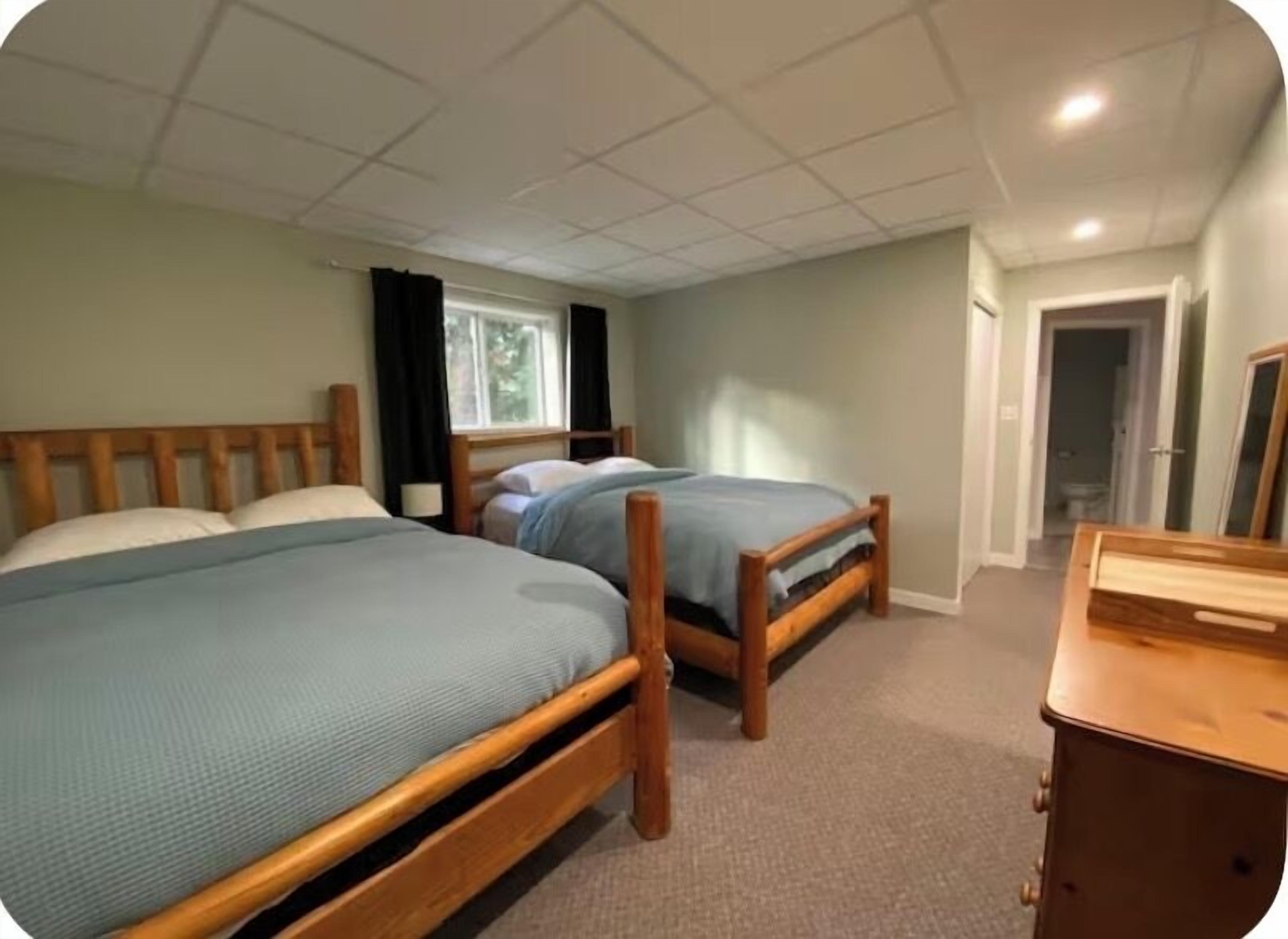 2 bedrooms, iron/ironing board, WiFi (free), bed sheets