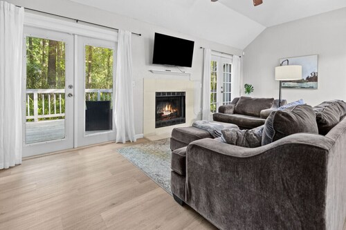 Peaceful Haile Cottage | Trails + Deck + Near UF