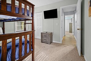 3 habitaciones, escritorio, tabla de planchar con plancha y wifi gratis 