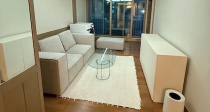 Charming 2-bedroom apartment in lovely Seoul with WiFi, AC