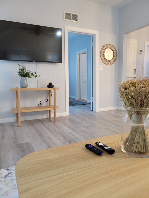 Interior - Century House - Walkable to the University of Florida, Includes Parking (Gainesville)