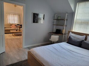 1 slaapkamer, een strijkplank/strijkijzer, wifi, beddengoed
