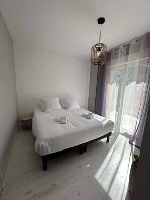 5 bedrooms, desk, iron/ironing board, free WiFi