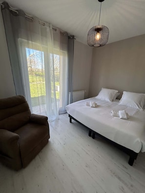 5 bedrooms, desk, iron/ironing board, free WiFi