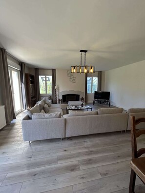 电视、电子游戏、办公室