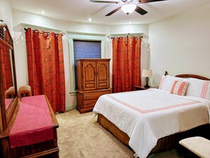 3 bedrooms, iron/ironing board, WiFi, bed sheets -  Elmwood Village home (Buffalo)