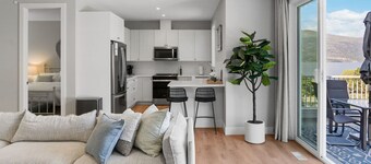 Brand new 2-bed 2-bath suite, 1-min walk to beach