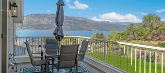 Brand new 2-bed 2-bath suite, 1-min walk to beach