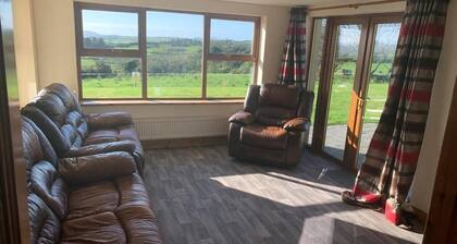 Beacon View House, 4-Beds, Sleeps 8, Parking