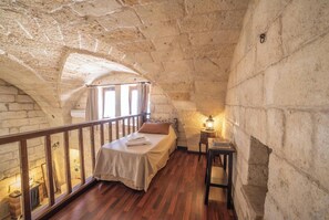 6 bedrooms, free WiFi, bed sheets