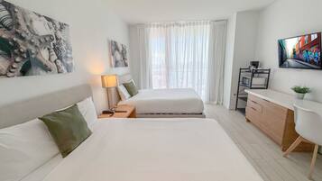 Bureau, fer et planche Ă repasser, lit parapluie, Wi-Fi