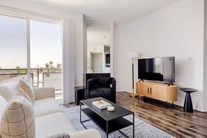 Télévision, chaîne hi-fi