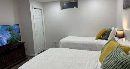 Home away from home with WiFi and AC in delightful Parkville