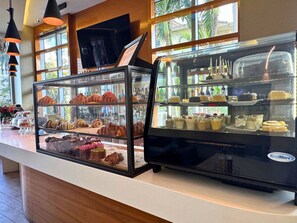 Dining - Studio at Beachwalk Resort (Hallandale Beach)