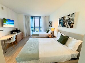 Escrivaninha, ferros/tábuas de passar roupa, berço de viagem, Wi-Fi