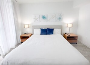 1 bedroom, desk, iron/ironing board, travel cot - Beachwalk 1BR Serenity (Hallandale Beach)