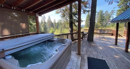 Hot Tub! Quiet Comfy Cabin at Hyatt Lake 44