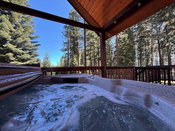 Outdoor spa tub - HOT TUB! Mountain Lake Cabin w/ 2 BATHS! 33 (Jackson County)