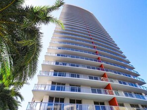 Exterior - Amazing one bedroom apartment (Hallandale Beach)