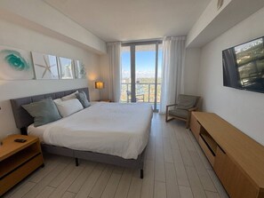 1 slaapkamer, een strijkplank/strijkijzer, reisbedje, wifi