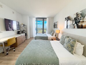 1 Schlafzimmer, Schreibtisch, Bügeleisen/Bügelbrett, Reisekinderbett