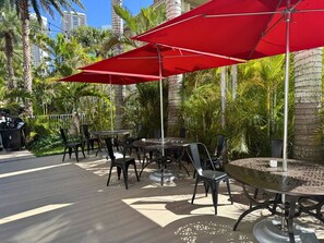 Outdoor dining - Amazing studio Great Location (Hallandale Beach)